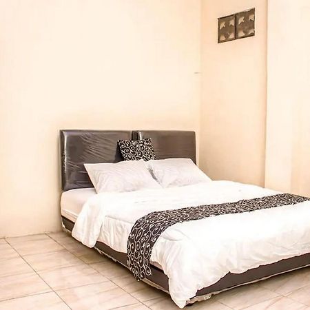 Samar Wulu Guest House Syariah Mitra Reddoorz Near Ketapang Ketapang  Екстериор снимка